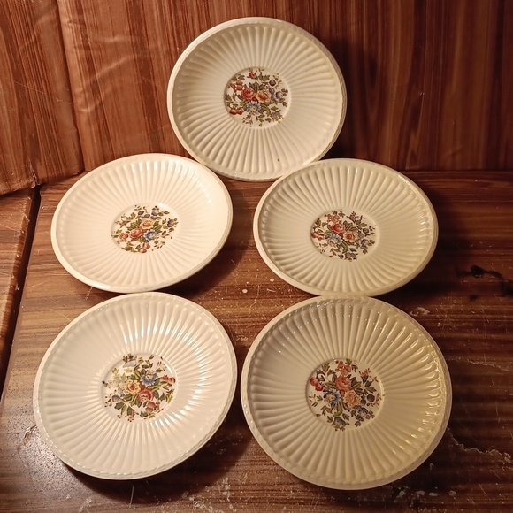 Vintage Wedgwood EDME Conway pattern saucers - Picture 1 of 5